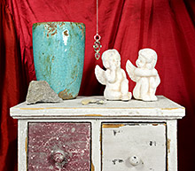 Deko mit Engeln und einem Stein aus Liechtenstein